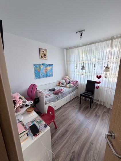 Apartament cu 4 camere decomandat, mobilat în Titan