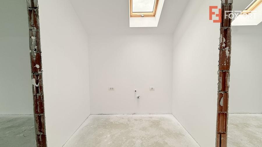 Duplex cu 4 camere cu Canalizare în Moșnița Veche