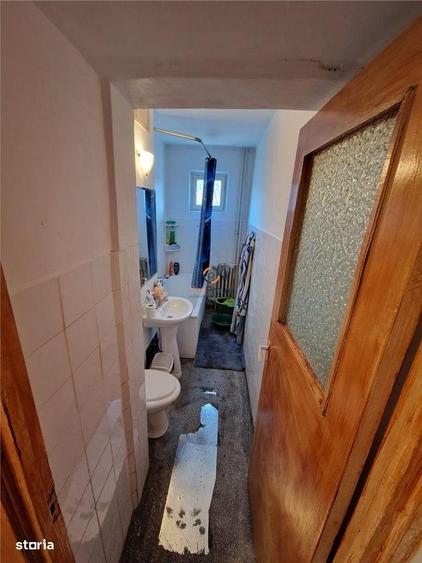 Apartament cu 3 camere semidecomandat în Circumvalațiunii