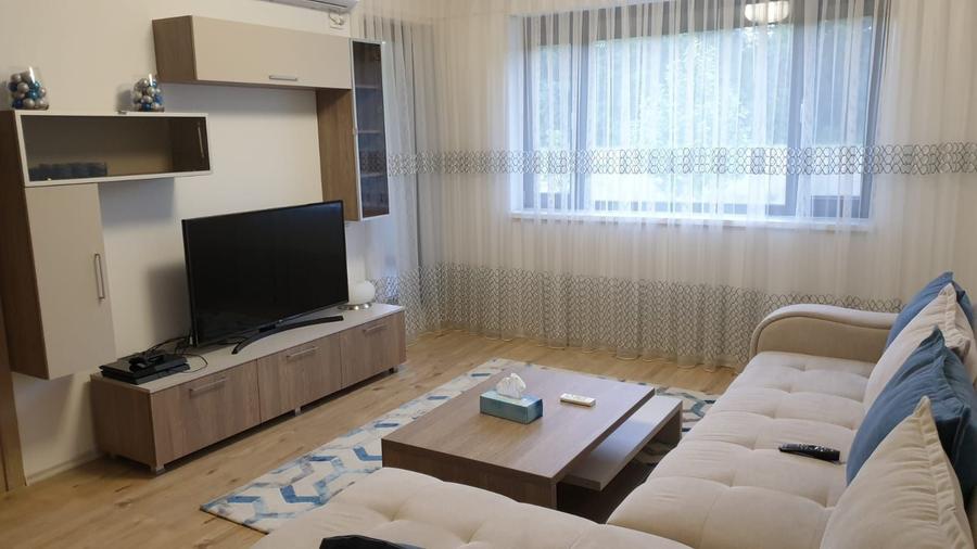 Apartament cu 3 camere decomandat, mobilat în Băneasa