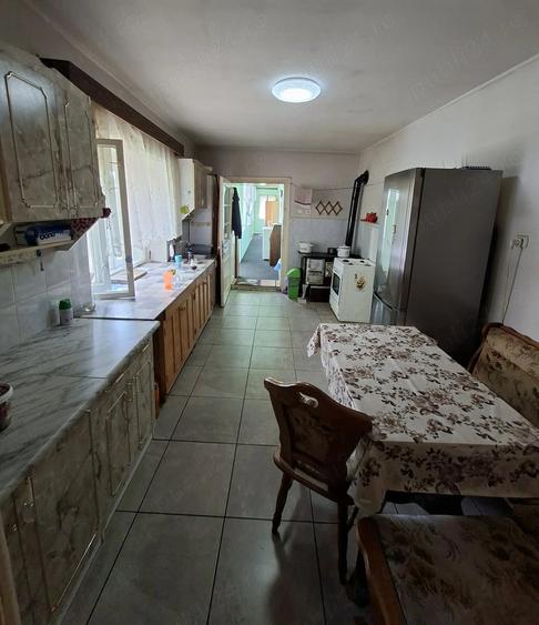 Casă cu 4 camere cu Teren 2000 Mp în Viștea