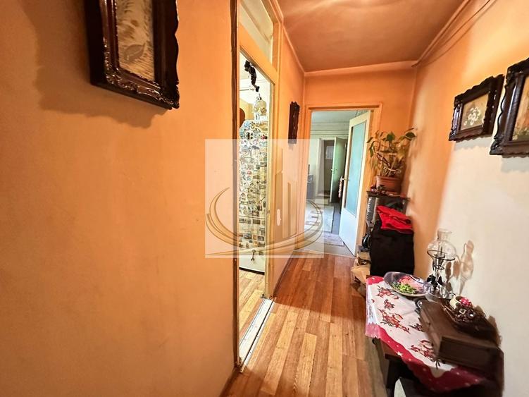 Apartament cu 3 camere decomandat, mobilat în Aradului