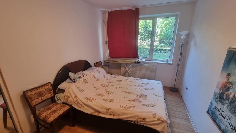 .Apartament 3 camere  , 58 mp - 2