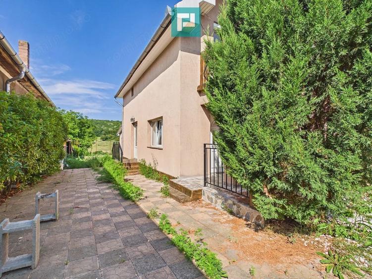 Casă cu Teren 2778 Mp în Hidiș