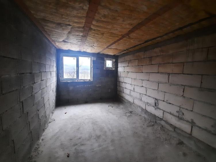 Casă individuală cu 8 camere cu Teren 800 Mp în Vădurele (Alexandru cel Bun)