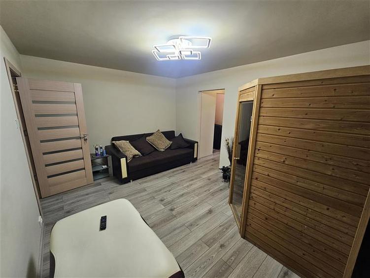 Apartament cu 2 camere semidecomandat în Micro I