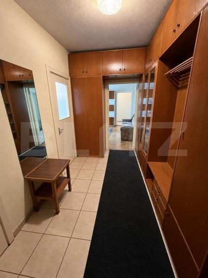 Apartament cu 3 camere decomandat, mobilat în Central