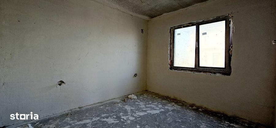 Casă cu 5 camere cu Teren 300 Mp în Vidra