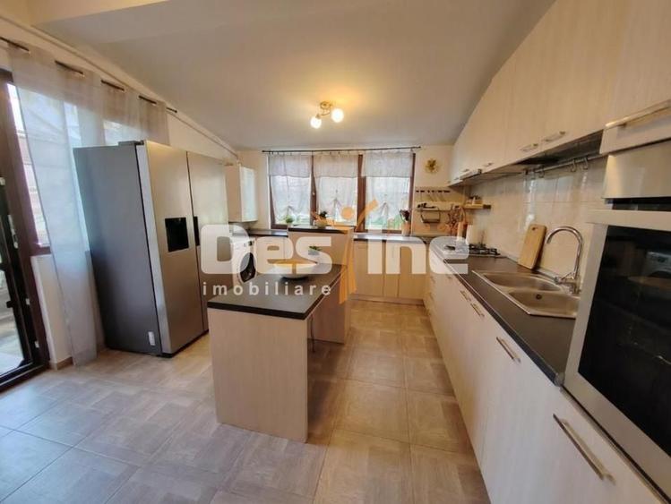 Apartament cu 3 camere decomandat, mobilat în Valea Adâncă