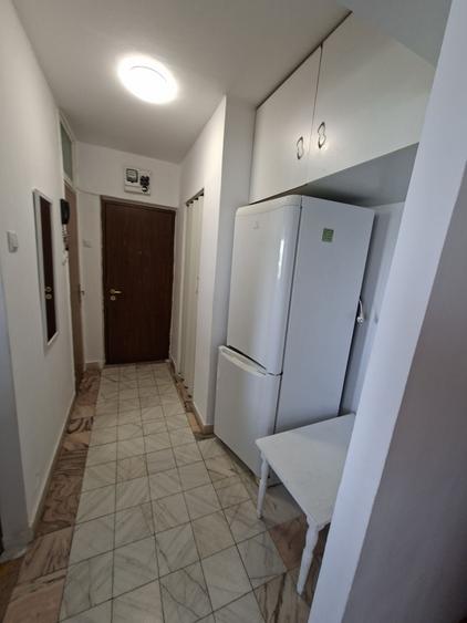 Garsonieră decomandată în Titan