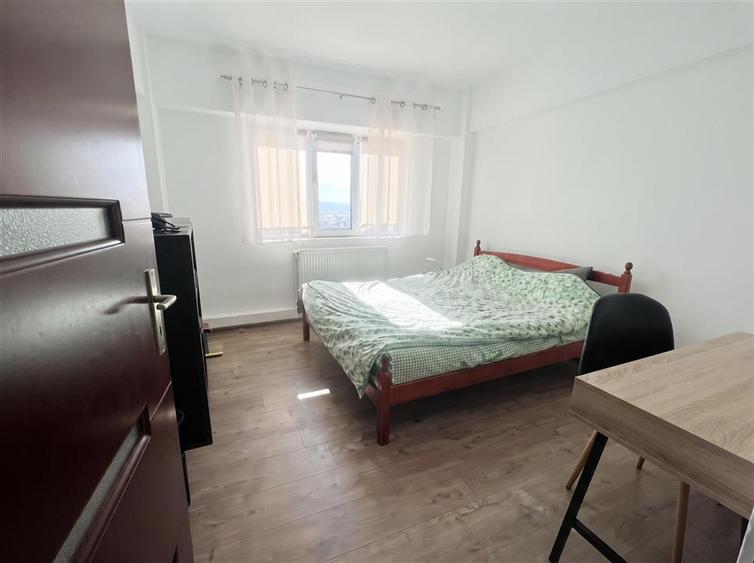 Apartament cu 4 camere decomandat în George Enescu