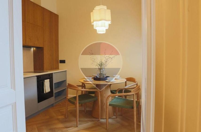Apartament cu 3 camere decomandat, mobilat în Central
