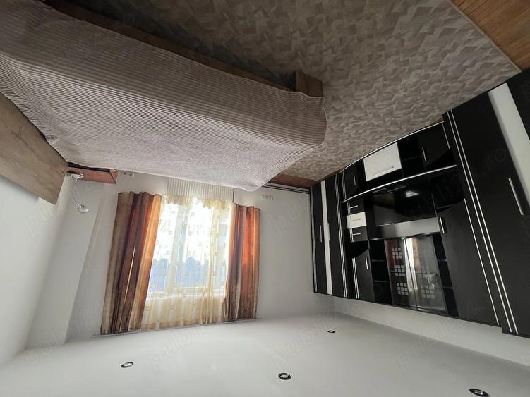 Apartament cu 3 camere decomandat în Sud