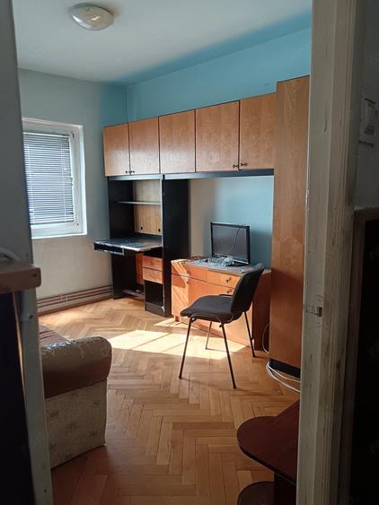 Apartament cu 4 camere decomandat în Dâmbovița