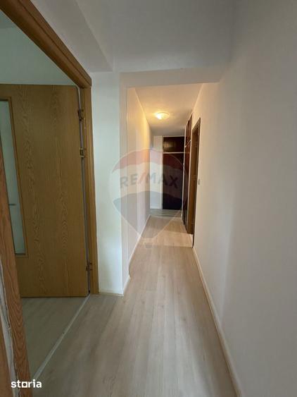Apartament cu 3 camere decomandat în Bordei
