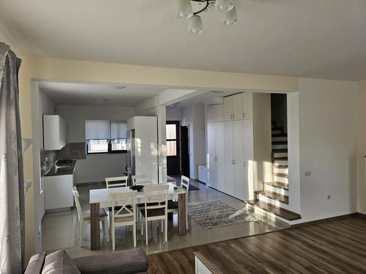 Duplex cu 4 camere cu Teren 300 Mp în Europa