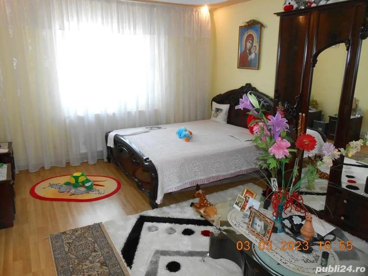 Casă cu 5 camere cu Teren 129 Mp în Lacu Dulce