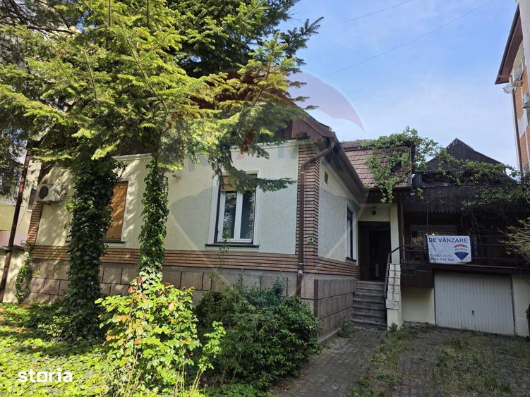 Casă cu 6 camere cu Teren 436 Mp în Romanilor