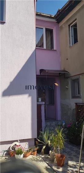 Casă individuală cu 3 camere cu Canalizare în 14 Mai