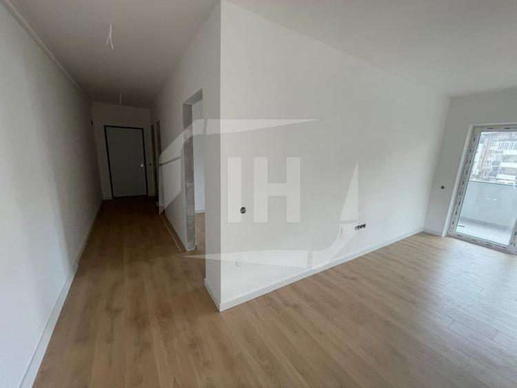 Apartament cu 3 camere semidecomandat în Florești