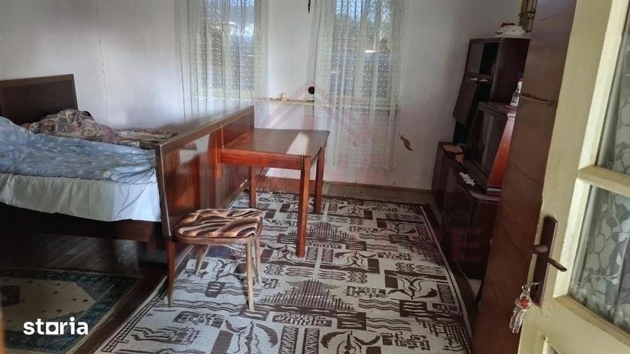 Casă cu 3 camere decomandat cu Teren 4636 Mp în Central