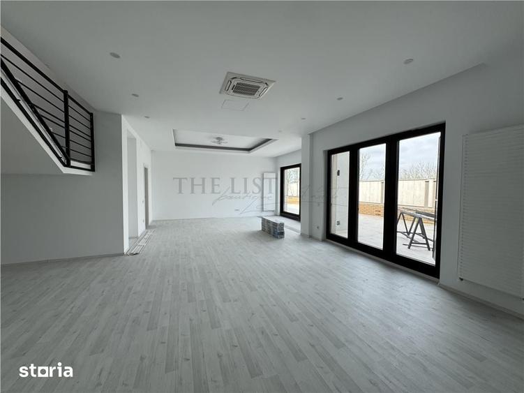 Casă cu 8 camere cu Teren 1000 Mp în Central