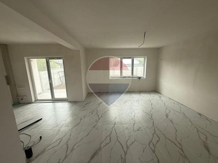 Casă individuală cu 4 camere cu Teren 377 Mp în Central