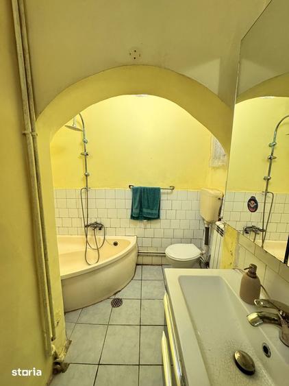 Casă cu 4 camere cu Teren 480 Mp în Central