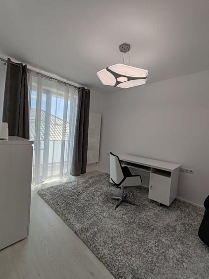 Duplex cu 4 camere cu Canalizare în Exterior Vest
