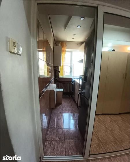 Apartament cu 3 camere semidecomandat, mobilat în Circumvalațiunii