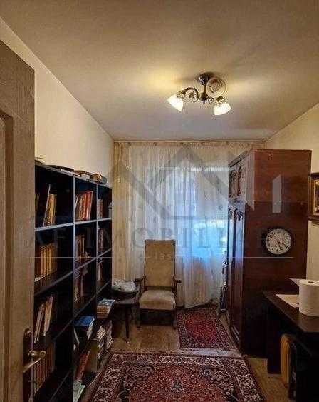 Apartament cu 3 camere decomandat în Filiași