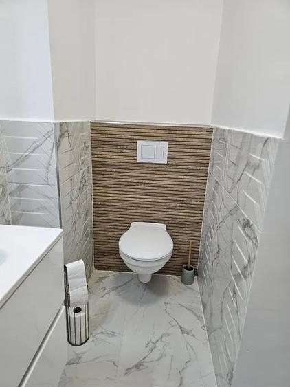 Apartament cu 3 camere decomandat, mobilat în Florești