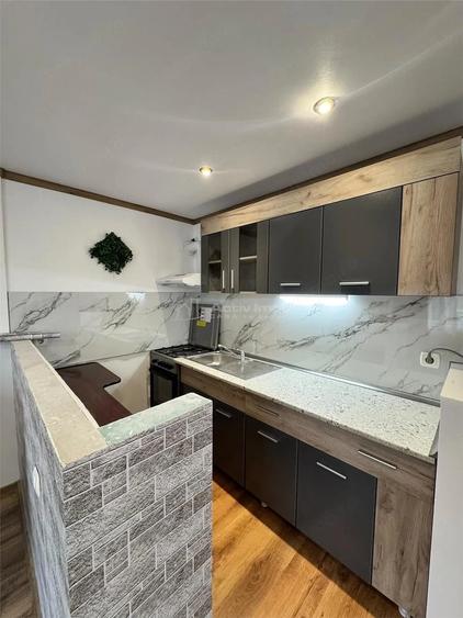 Apartament cu 3 camere decomandat în Horea