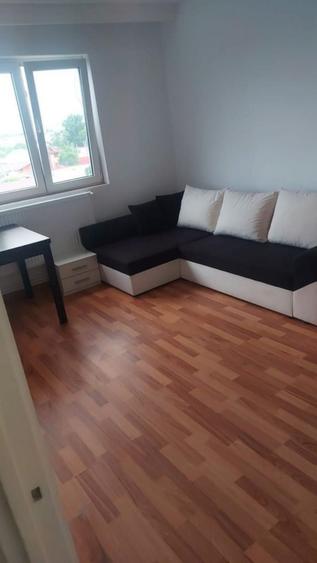 Apartament cu 3 camere semidecomandat în Rahova