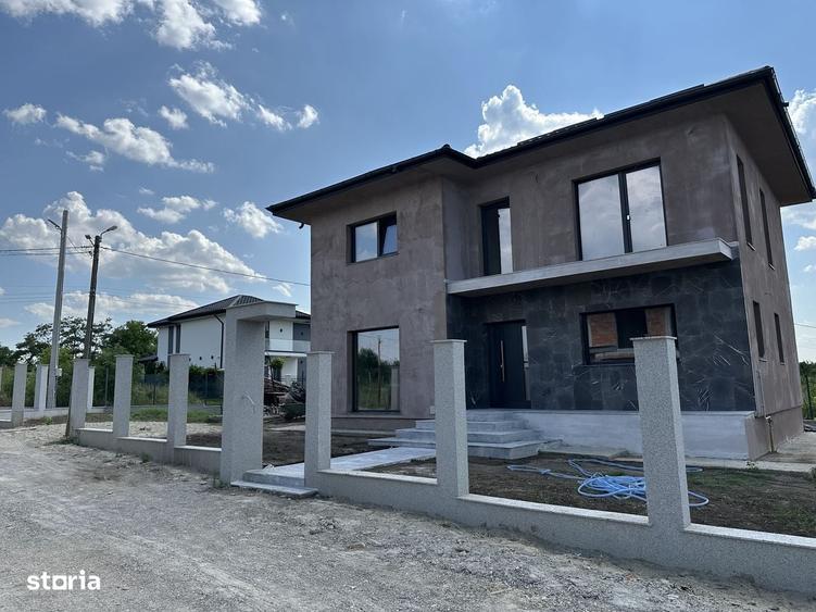 Casă cu 4 camere în Granit