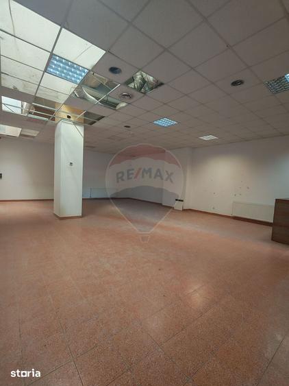 Spațiu comercial, de 2,100 mp, în Valea Rosie