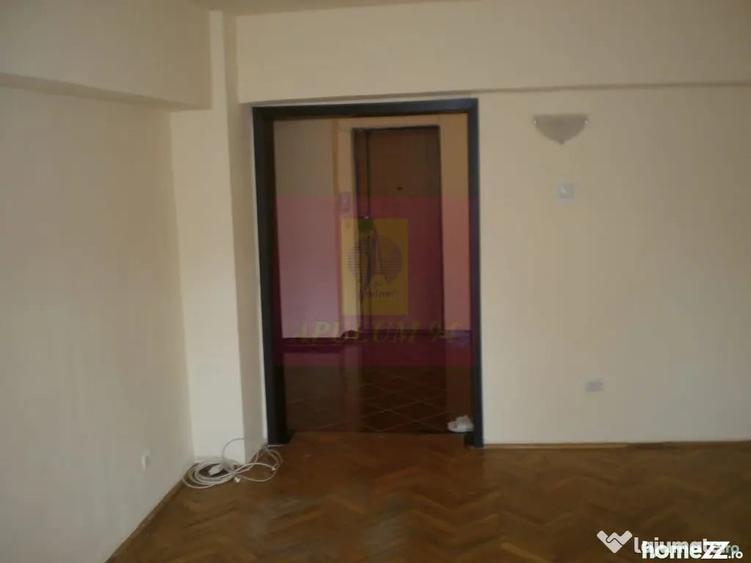 Apartament cu 3 camere decomandat în Decebal