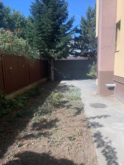 Duplex cu 8 camere cu Canalizare în Prelungirea Ghencea