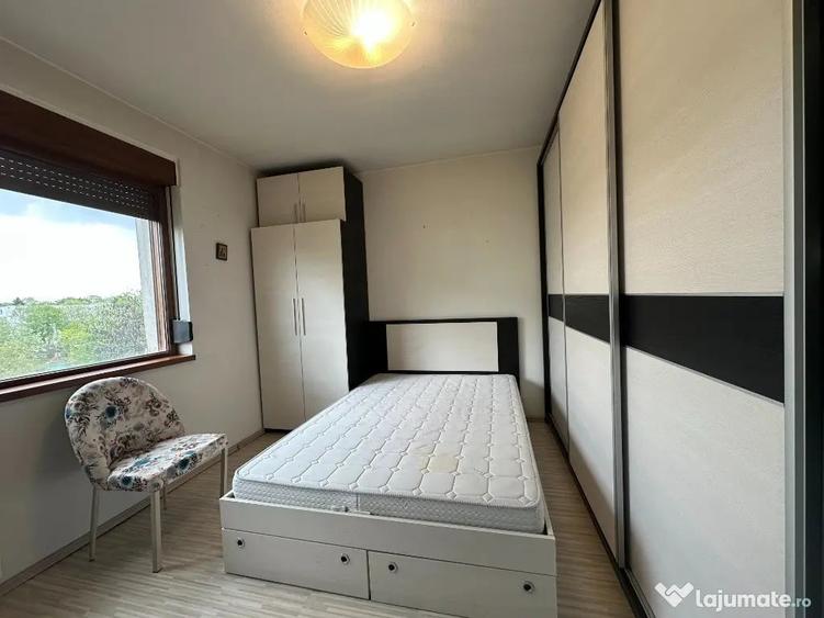 Apartament cu 3 camere semidecomandat în Nord