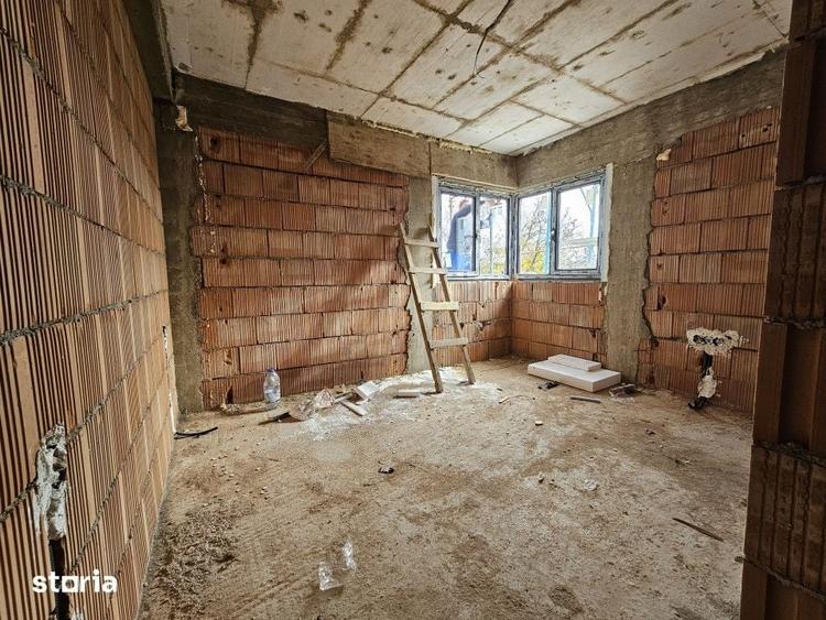 Casă cu 4 camere cu Teren 300 Mp în Dâmbul Rotund