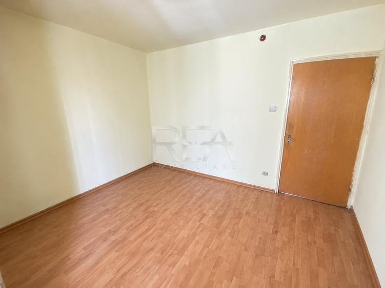 Apartament cu 3 camere decomandat în Rahova