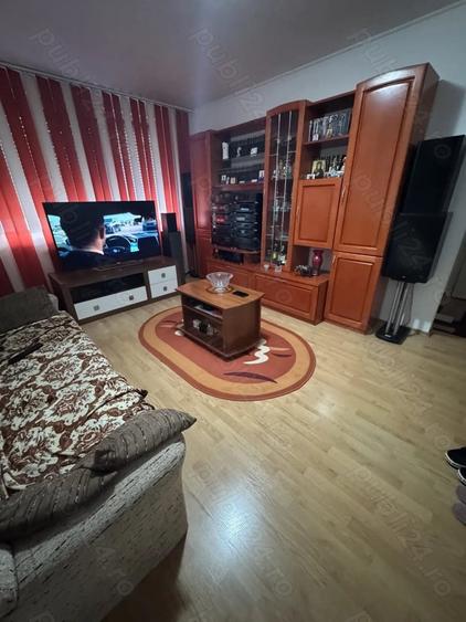 Apartament cu 3 camere semidecomandat în Central
