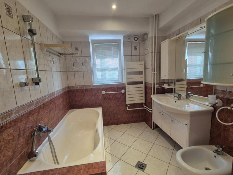 Apartament cu 4 camere decomandat, mobilat în Aviației