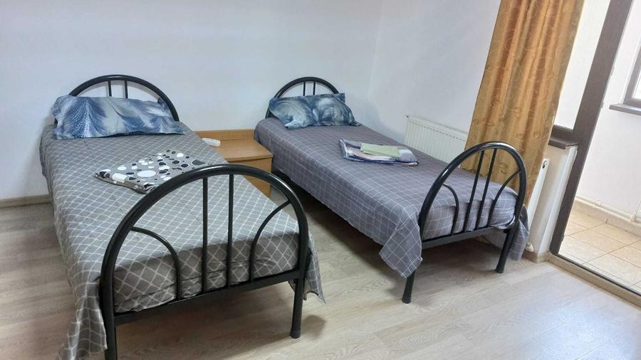 Casă cu 4 camere decomandat în Central