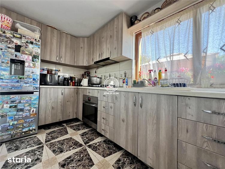 Casă cu 5 camere cu Teren 1382 Mp în Voinești