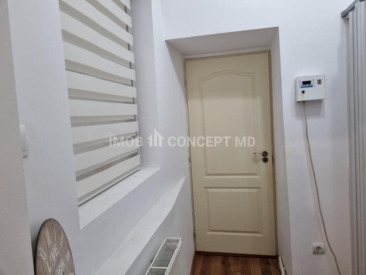 Casă individuală cu 8 camere cu Canalizare în Ultracentral