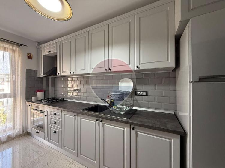 Apartament cu 4 camere decomandat, mobilat în Titan