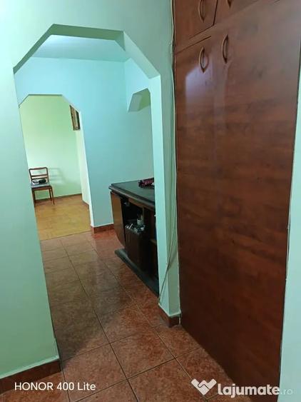 Apartament cu 4 camere decomandat în Mihai Bravu