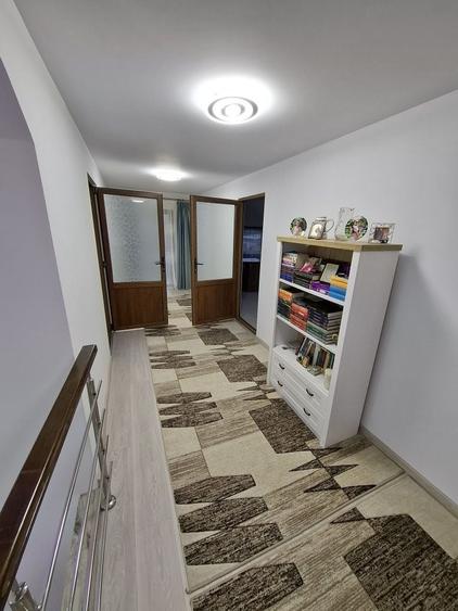 Casă cu 4 camere cu Teren 1000 Mp în Stâncești