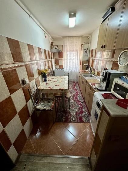 Apartament cu 3 camere decomandat, mobilat în Noua
